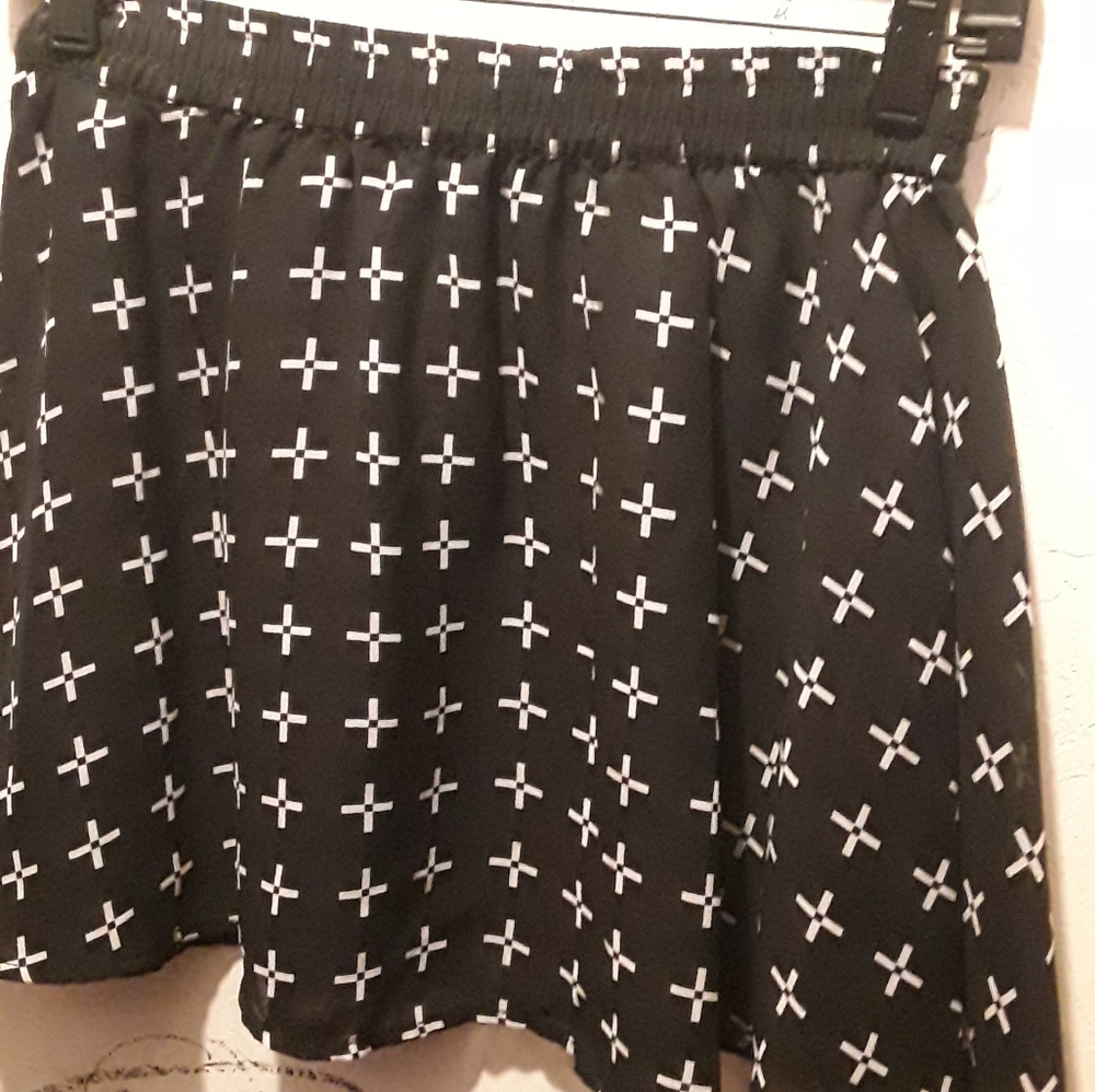 Cross pattern mini skirt